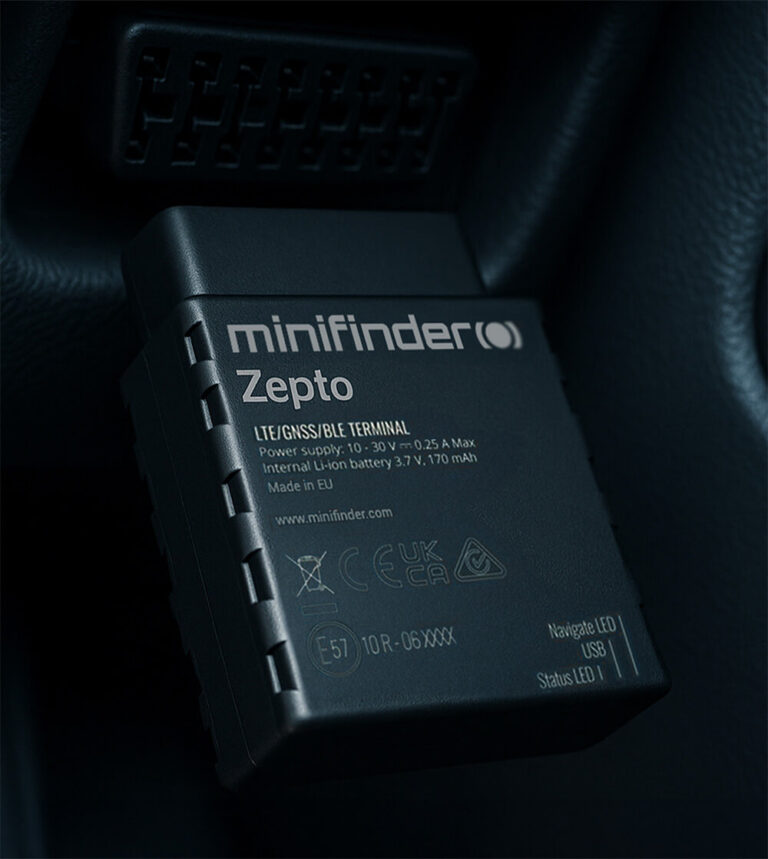 MiniFinder Zepto plugged into a OBD outlet.
